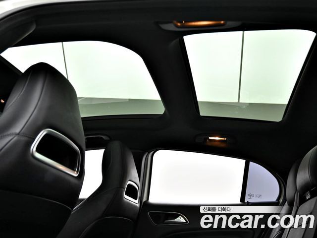 Mercedes-Benz GLA-Class 2018 — photo 16