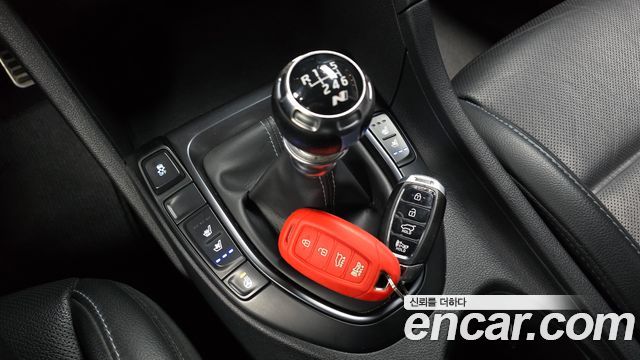 Hyundai Veloster 2019 — photo 9