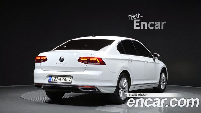 Volkswagen Passat 2021 — photo 2