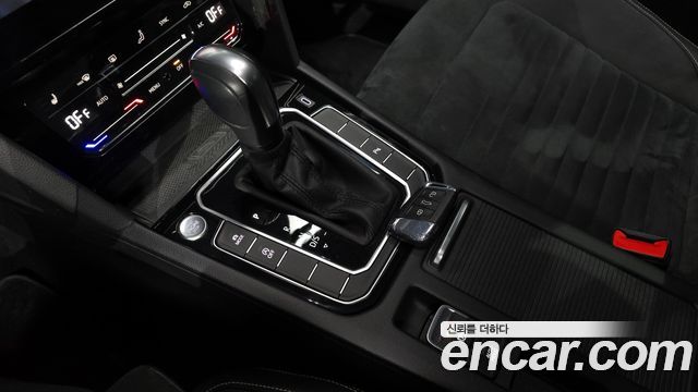 Volkswagen Passat 2021 — photo 9