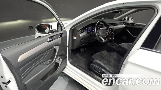 Volkswagen Passat 2021 — photo 10
