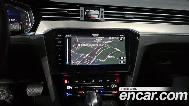 Volkswagen Passat 2021 — photo 16