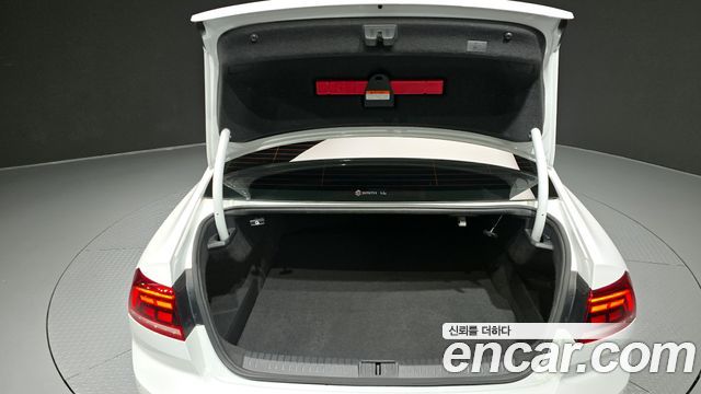 Volkswagen Passat 2021 — photo 20