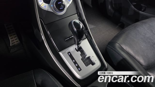 Hyundai AVANTE 2011 — photo 9