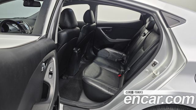 Hyundai AVANTE 2011 — photo 11