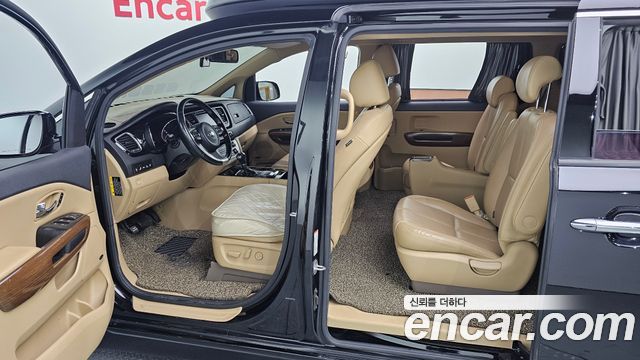 Kia Canival 2016 — photo 12