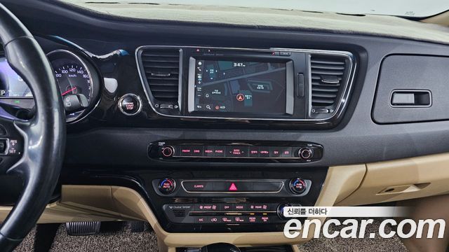 Kia Canival 2016 — photo 14