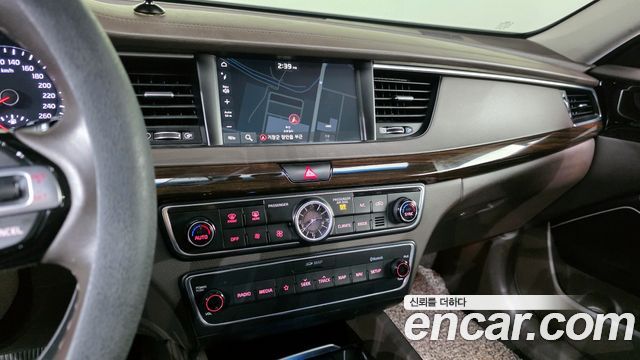 Kia K7 2018 — photo 14