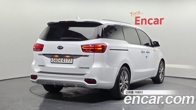 Kia Canival 2019 — photo 2