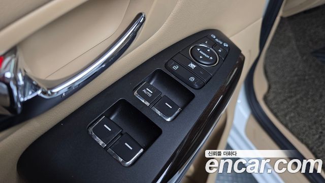 Kia Canival 2019 — photo 16