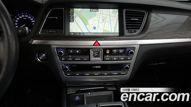 Genesis G80 2019 — photo 15
