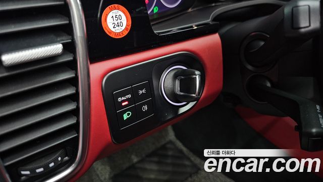 Porsche Cayenne 2022 — photo 16
