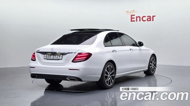 Mercedes-Benz E-Class 2017 — photo 2