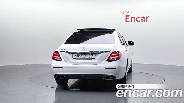 Mercedes-Benz E-Class 2017 — photo 4