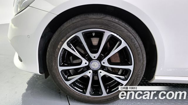 Mercedes-Benz E-Class 2017 — photo 5