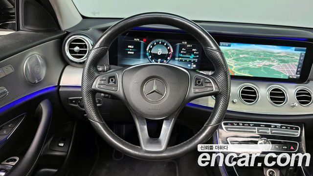 Mercedes-Benz E-Class 2017 — photo 13
