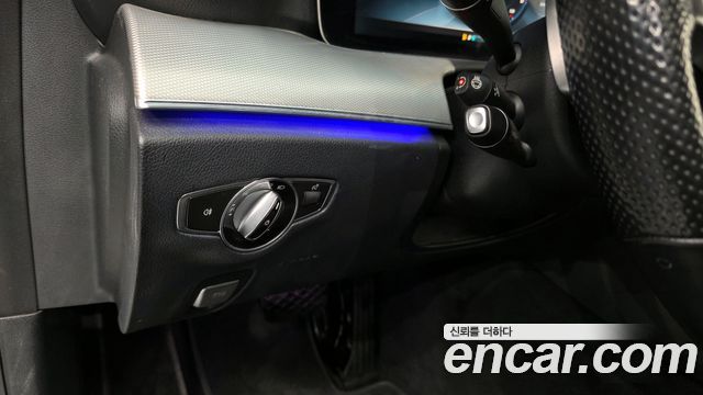Mercedes-Benz E-Class 2017 — photo 16