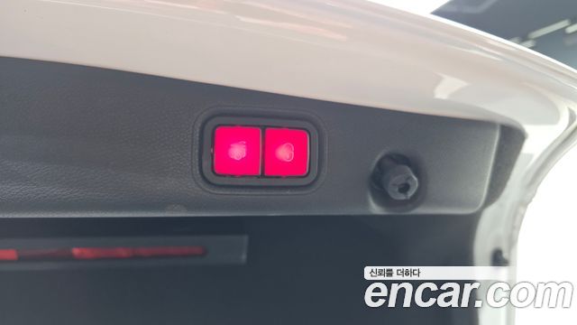 Mercedes-Benz E-Class 2017 — photo 20