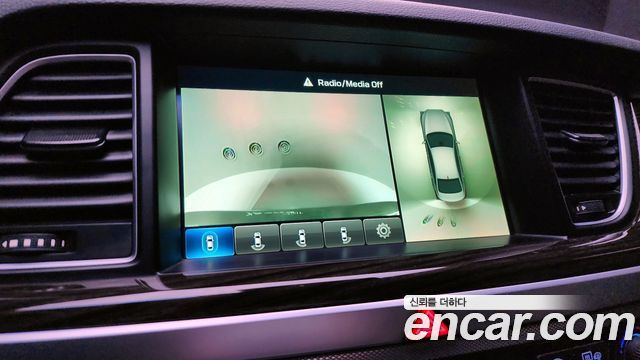Genesis G80 2017 — photo 15