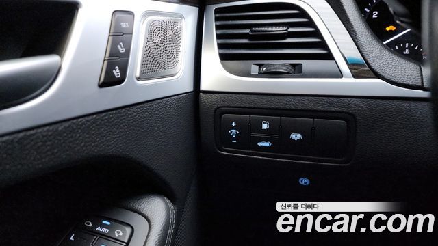 Genesis G80 2017 — photo 17