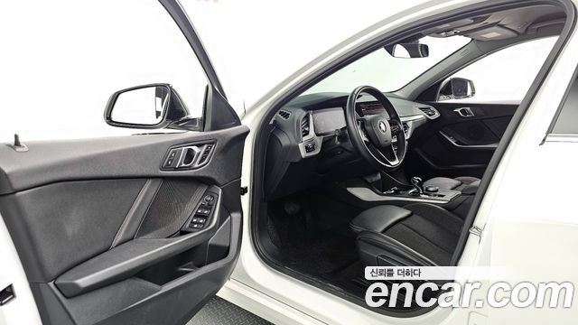BMW 1-Series 2020 — photo 11