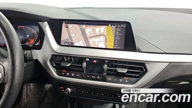 BMW 1-Series 2020 — photo 14