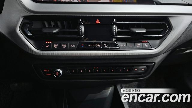 BMW 1-Series 2020 — photo 17
