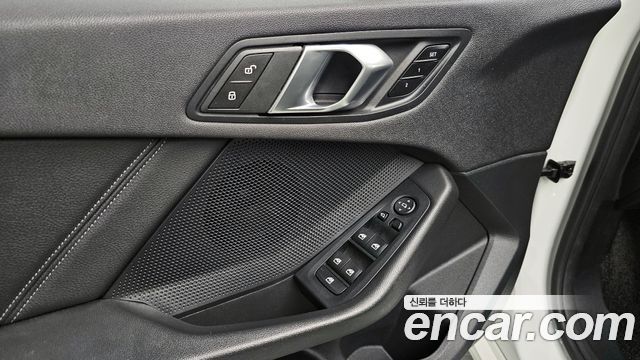 BMW 1-Series 2020 — photo 18