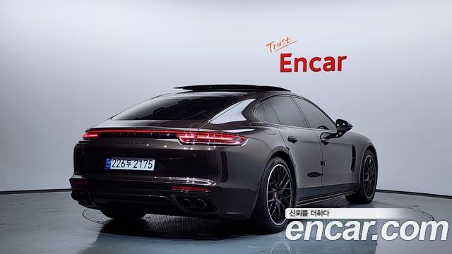 Porsche Panamera 2019 — photo 2
