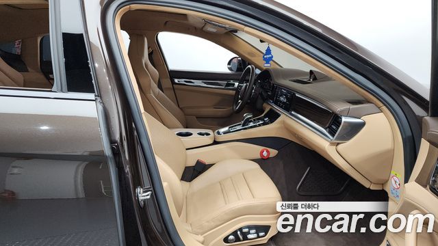 Porsche Panamera 2019 — photo 11