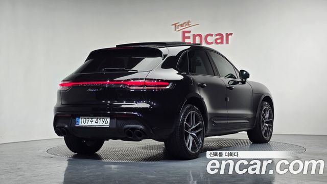 Porsche Macan 2023 — photo 2