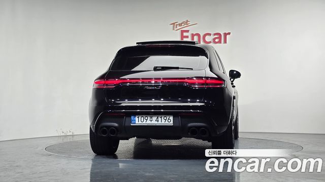 Porsche Macan 2023 — photo 4