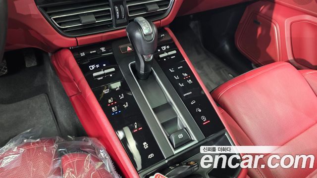 Porsche Macan 2023 — photo 9