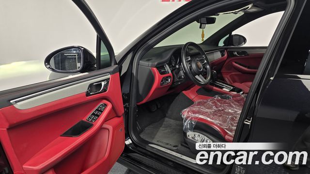 Porsche Macan 2023 — photo 10