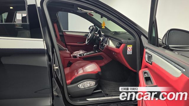 Porsche Macan 2023 — photo 11