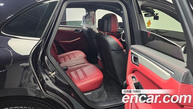 Porsche Macan 2023 — photo 12