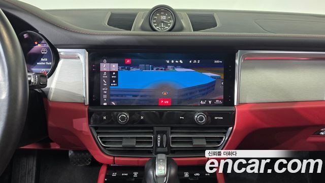 Porsche Macan 2023 — photo 14