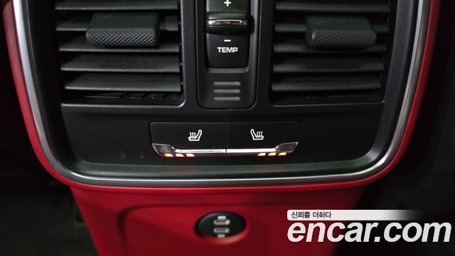 Porsche Macan 2023 — photo 18