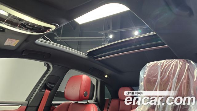 Porsche Macan 2023 — photo 19