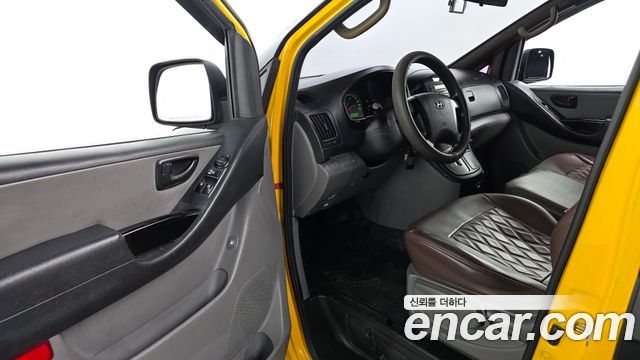 Hyundai Starex 2013 — photo 11