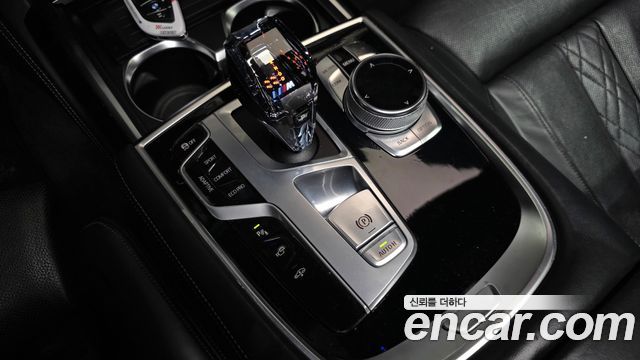 BMW 7-Series 2016 — photo 9