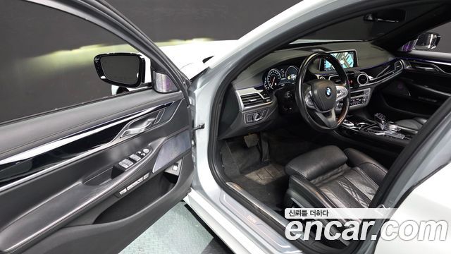BMW 7-Series 2016 — photo 11
