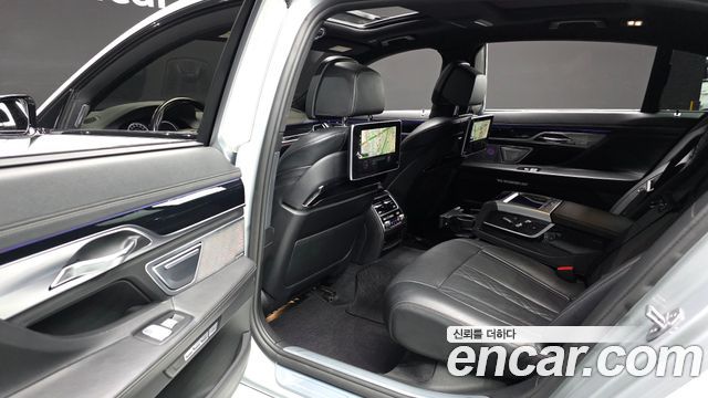BMW 7-Series 2016 — photo 12