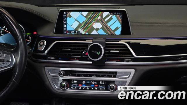 BMW 7-Series 2016 — photo 14