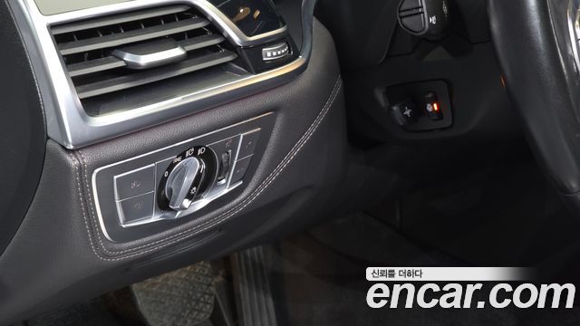 BMW 7-Series 2016 — photo 16