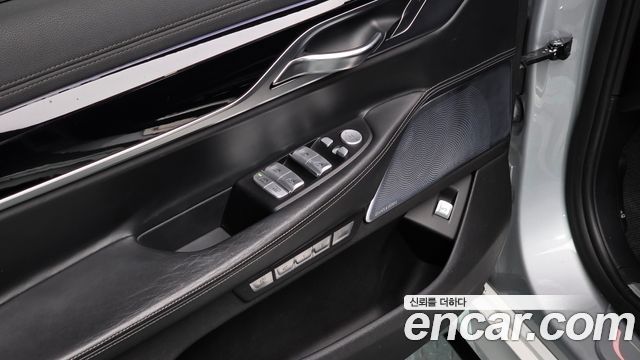 BMW 7-Series 2016 — photo 17