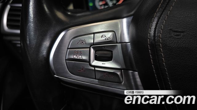 BMW 7-Series 2016 — photo 18