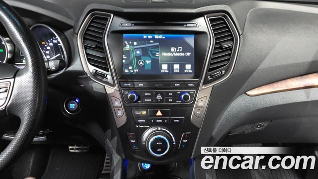 Hyundai Santafe 2017 — photo 14