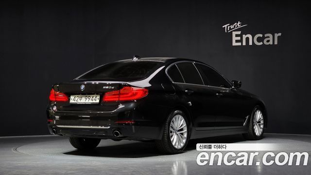BMW 5-Series 2018 — photo 2