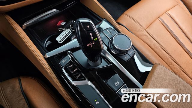 BMW 5-Series 2018 — photo 9